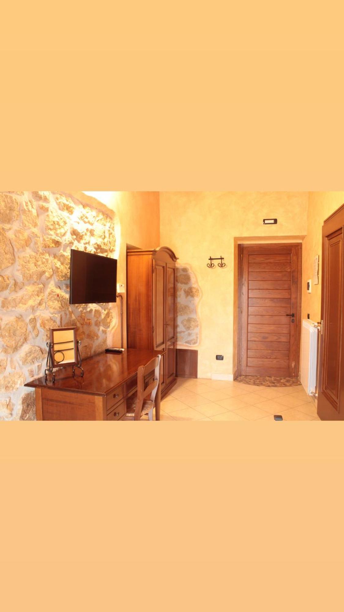 Villa La Fattoria Di Carlotta Maenza Exterior foto