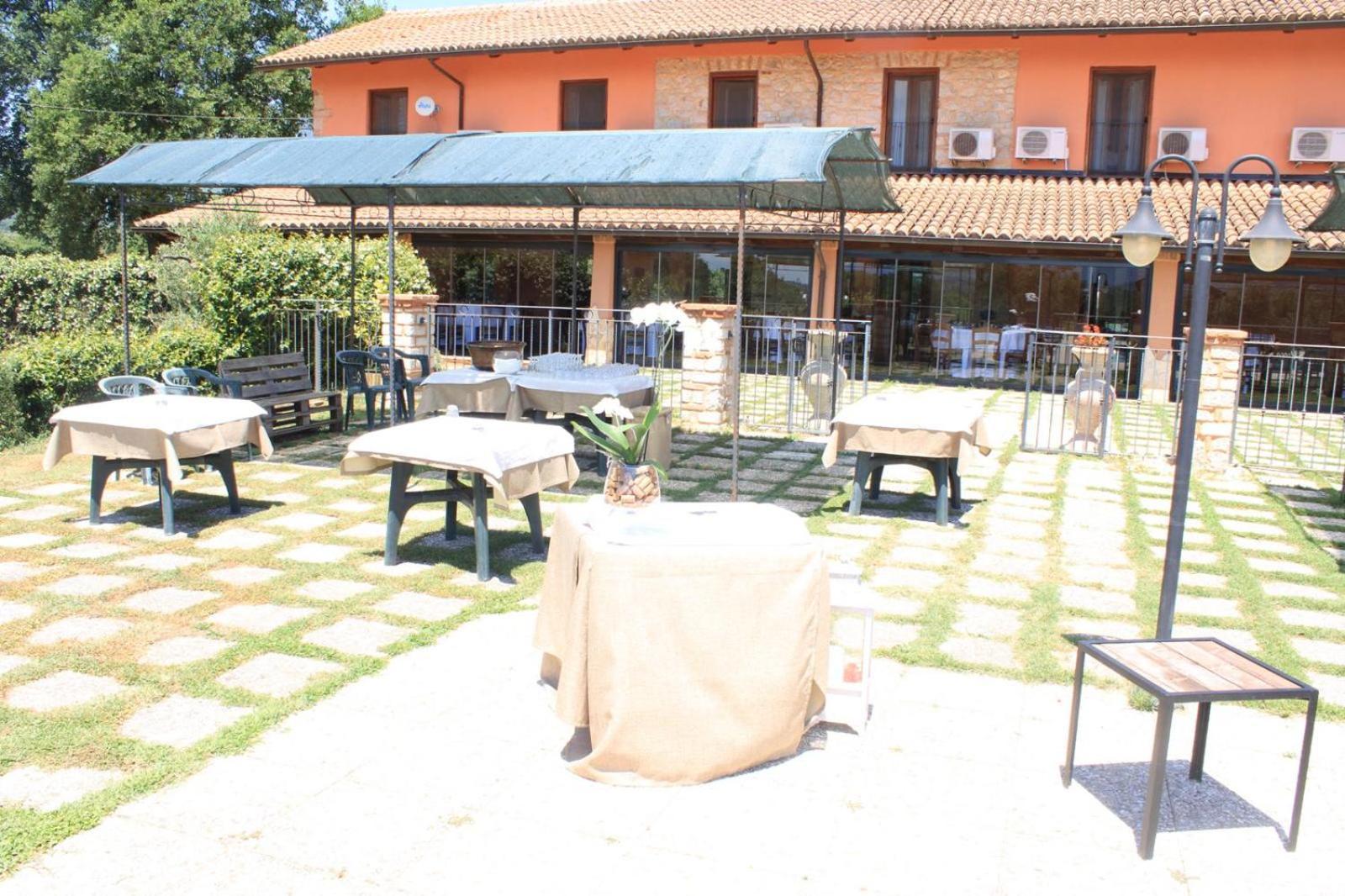 Villa La Fattoria Di Carlotta Maenza Exterior foto
